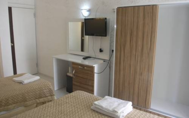 Madi Otel Lara