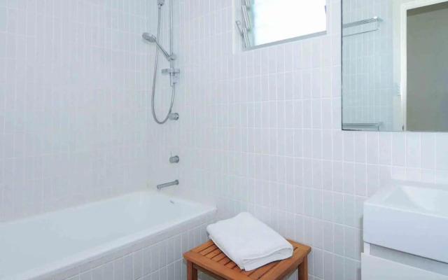 ONE TREE Gerroa 4pm check out Sundays