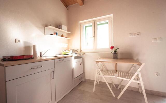 Small stone house Luka