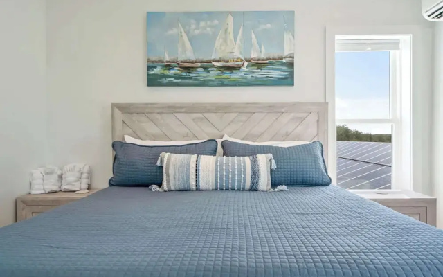 Latitude Adjustment Walk to Beach & Dining!