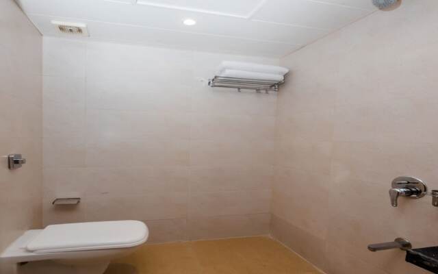 OYO 8183 Hotel Sandal Wood