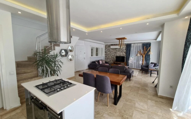 Villa With Jacuzzi Pool and Backyard in Kalkan
