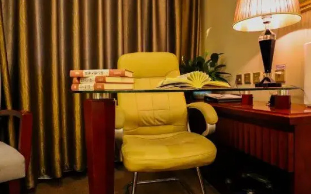 Hami Universal Hotel (Train Station)