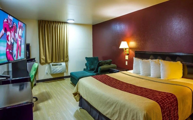 Red Roof Inn & Suites Piqua - I-75