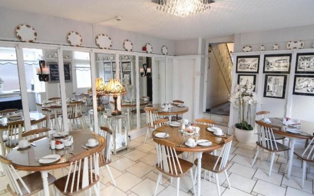 Clifton Villa Hotel