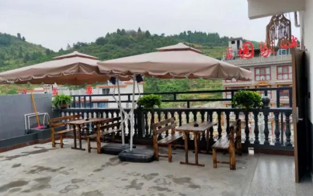 the Countryside Waterfall Homestay