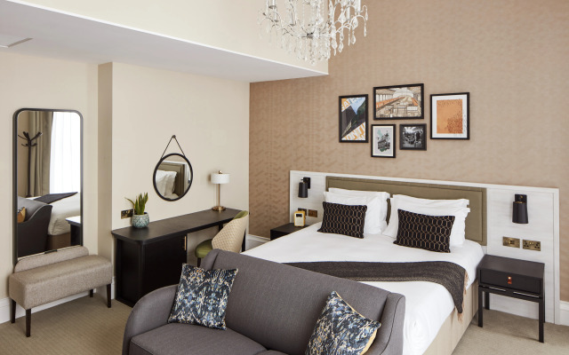 The Clermont London, Victoria