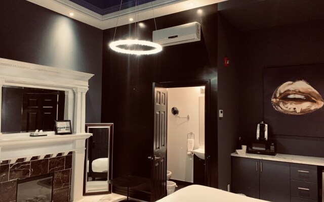 Dr. Penfield Deluxe Queen Studio