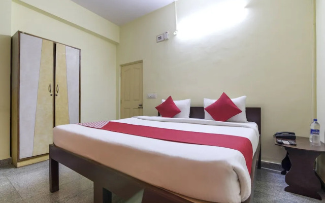 OYO 17136 Hotel Chinmayee Inn