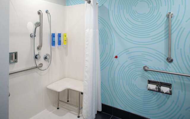 Tru by Hilton Farmville