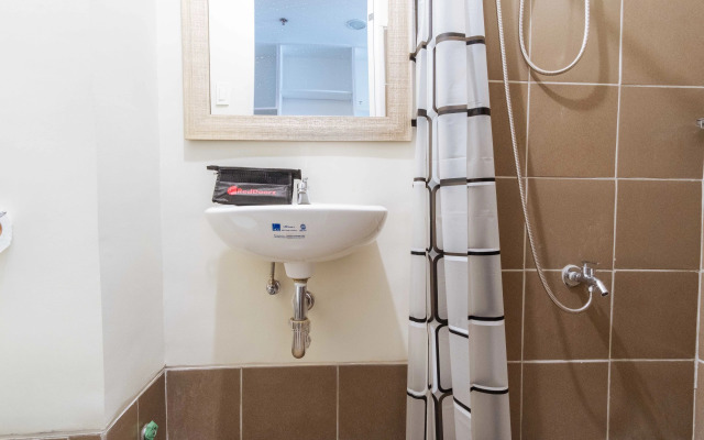 RedDoorz Premium @ Vista Heights Legarda