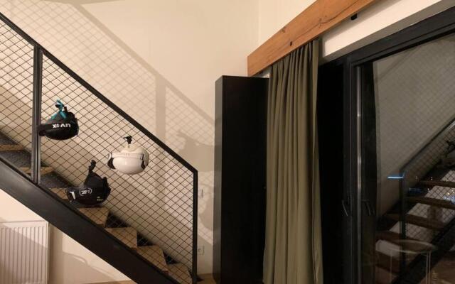 Mariam's Stunning And Sunny Apt