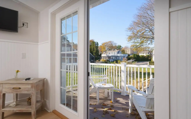 Marginal Way House Hotel