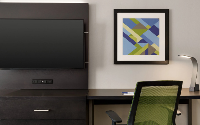 Holiday Inn Exp Stes Shawnee