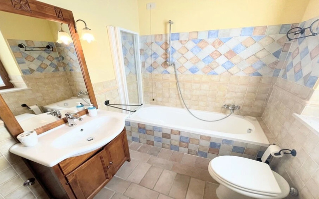 Sleeps 10. Sensational Views Surround Exceptional Villa/no Neighbours. Wifi!