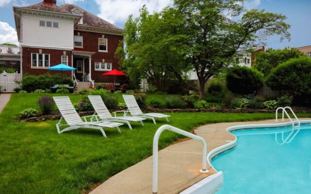 Olde Square Inn Bed and Breakfast