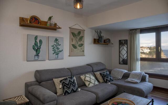 Sea Coast Lekeitio by HomeBilbao