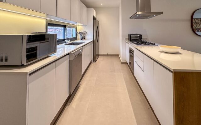 Gorgeous 2 BR Luxury Apartment