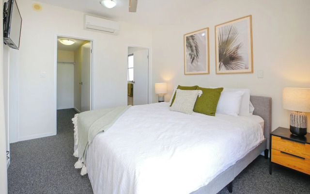City Centre Apartment with Mountain View