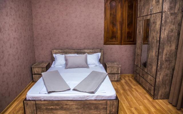 12 Nikoloz Izashvili Street