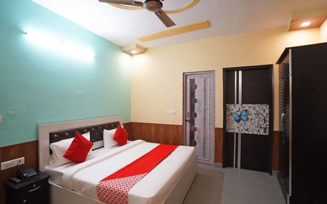 OYO 46922 Qlark White Palace