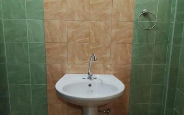 Ross Rose Budget Hotel