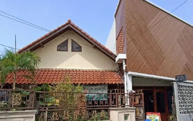 MashBrow Hostel