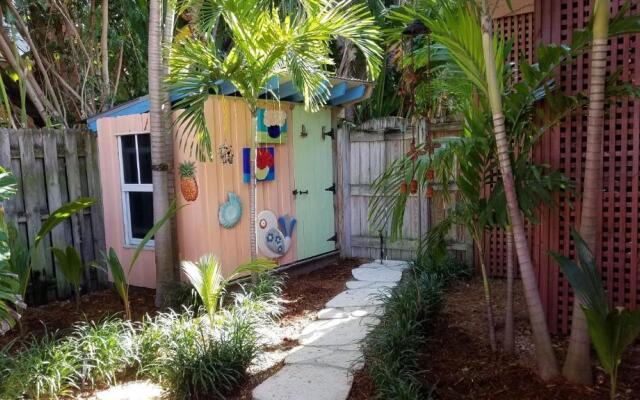 Downtown Whimsical Zen Paradise Pool, Tiki Bar, 2 blks from Atlantic Ave Delray