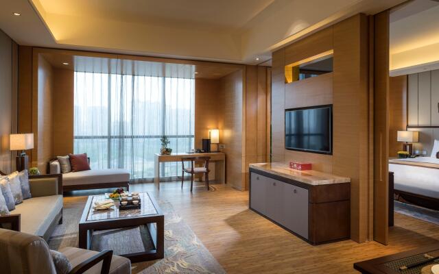 HUALUXE Hotels & Resorts Yangjiang City Center
