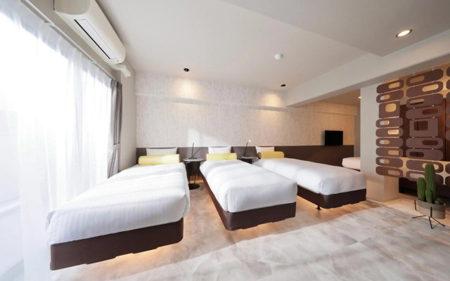 Dotombori Crystal Hotel 3