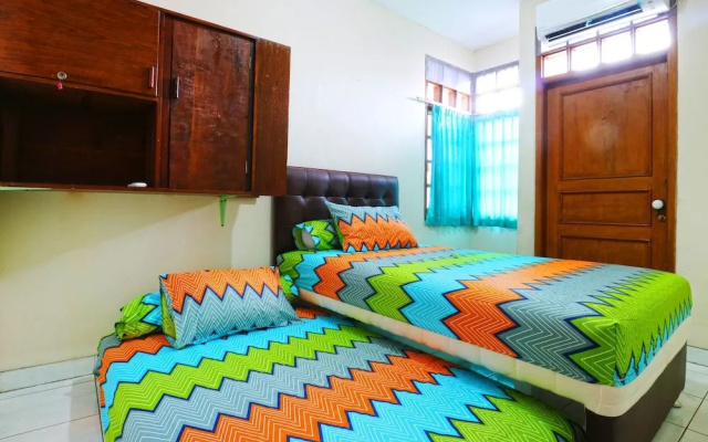 Premium Senen Guesthouse - Female Only