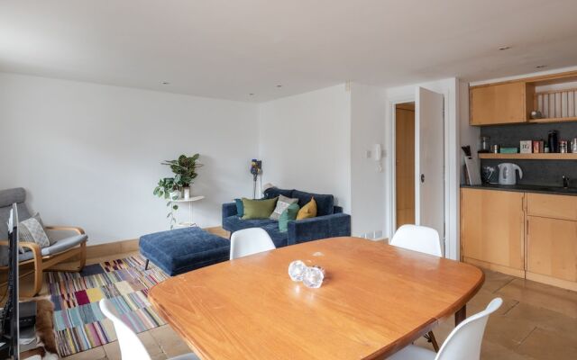 Perfectly Placed Central London Flat for 2
