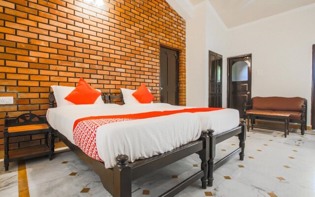 La Petite By OYO Rooms