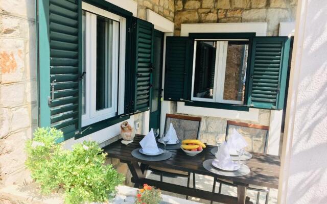 Paradise Stone Apartments