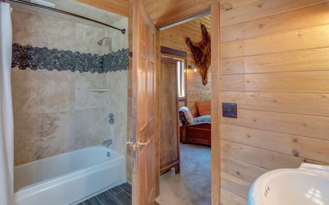 The Pond by Village Properties at Sunriver