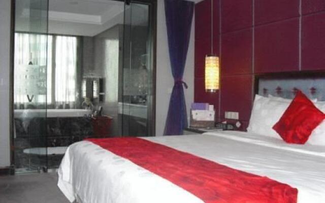 Q Hotel