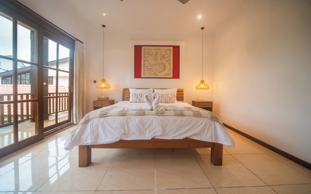 3BR Villa White Rose Central Canggu – Guest Rooms – Tibubeneng