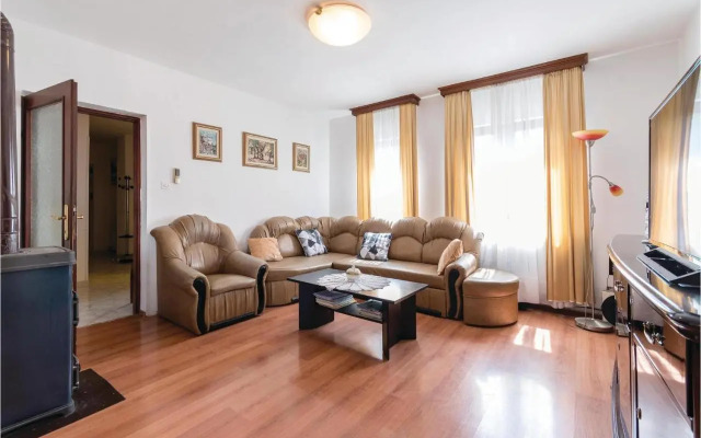 Two-Bedroom Apartment in Pula