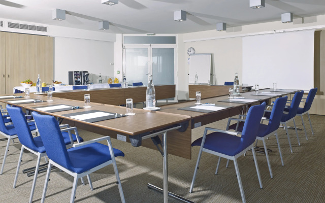 HOLIDAY INN EXP TOULOUSE ARPT by IHG
