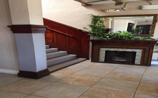 Monterey Inn Hotel