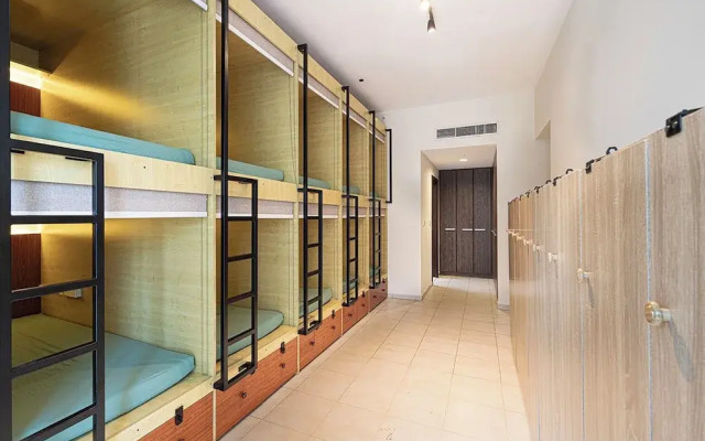 Next'House - Business Boulevard Hostel