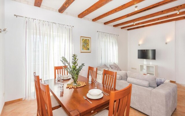 Stunning Home in Radonic With Wifi and 2 Bedrooms