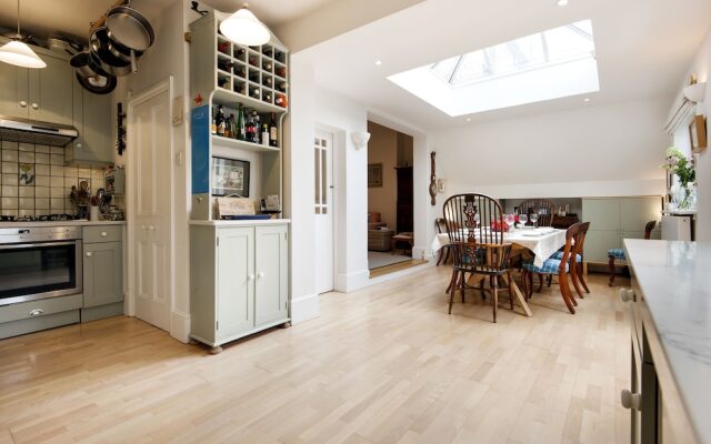 Magnificent Clapham Common Home close to Brixton