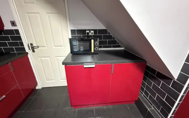 Charming 3BR House - Wifi, Parking, Pet Friendly