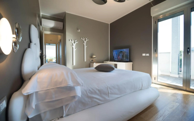 Hotel The One
