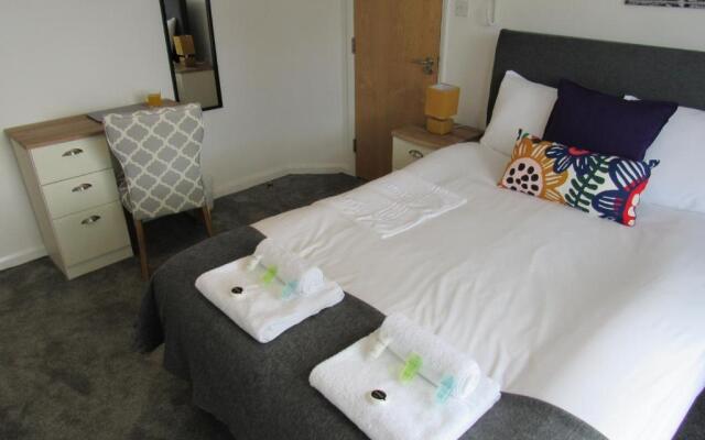 The Cambridge Suites -Tas Accommodations