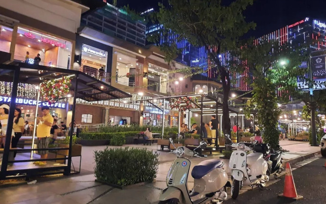 L1 Twin Bed Staycation in Bonifacio Global City