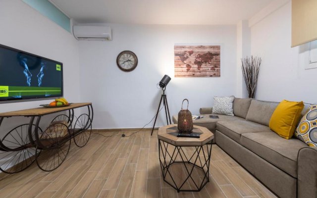 Cute Apartment near Acropolis by Cloudkeys