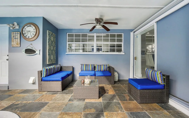 Sun-soaked Home w/ Pool in Lauderdale Lakes!