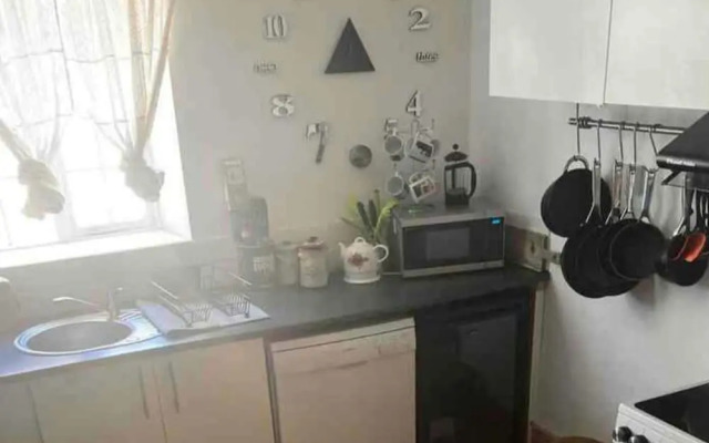 2 Bed-sleeps 3-dog Friendly-garden-riverside